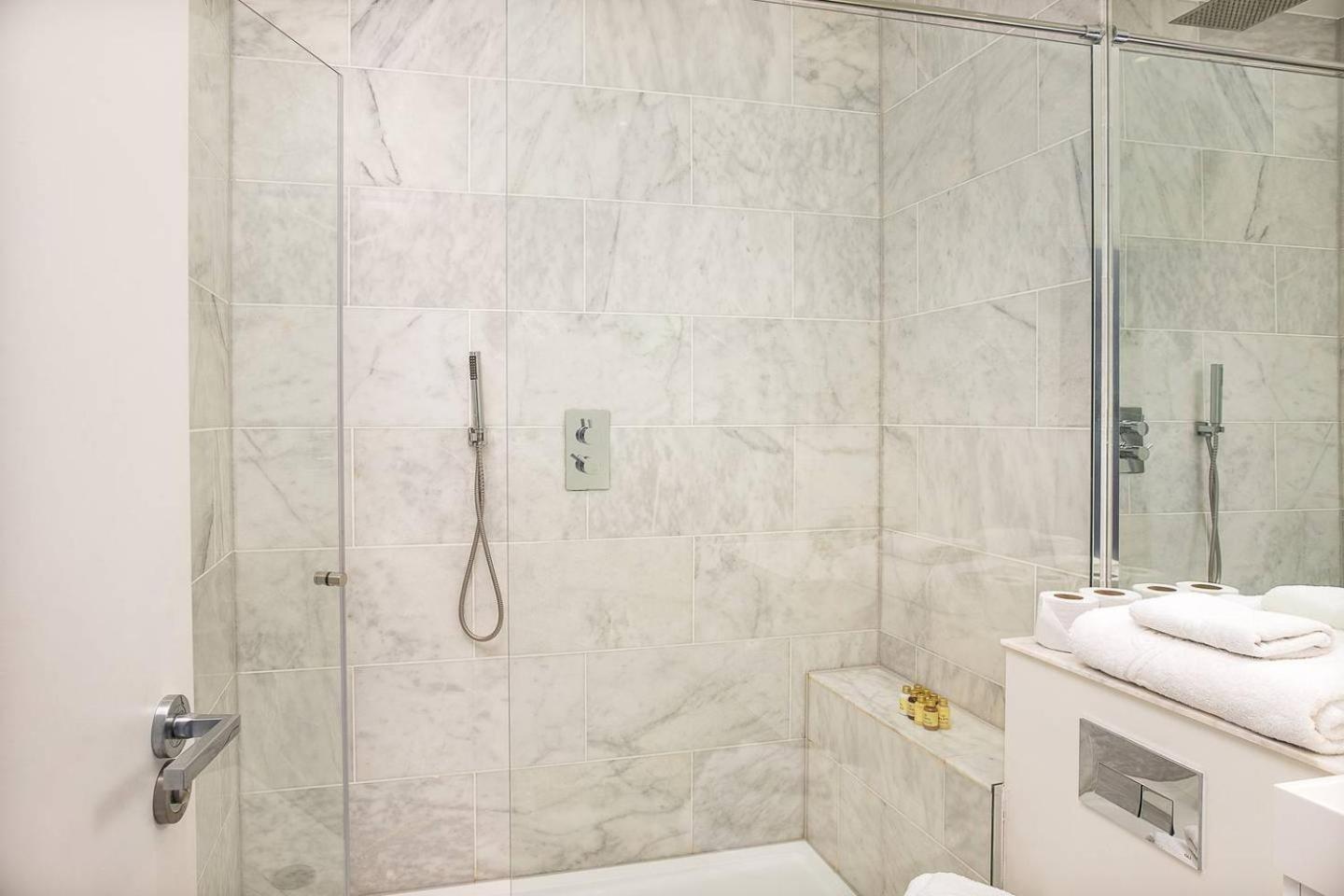 Guestready - West Kensington Home W/Balcony Londres Extérieur photo